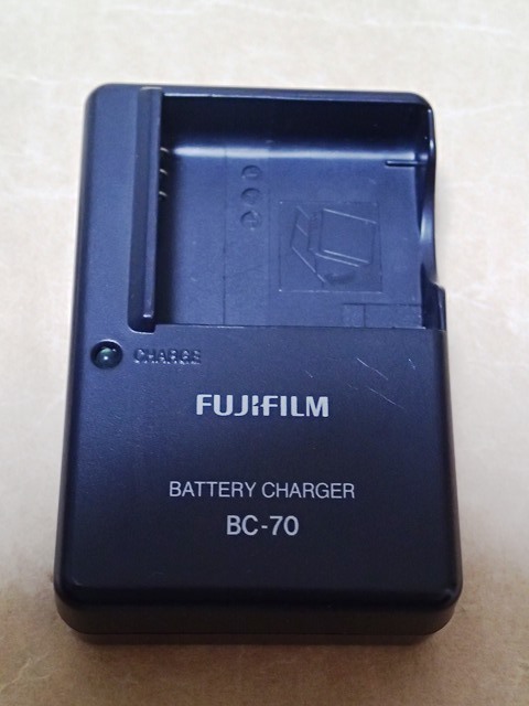 〈 FUJIFILM 充電池 NP-70 充電器 BC-70 〉_画像3