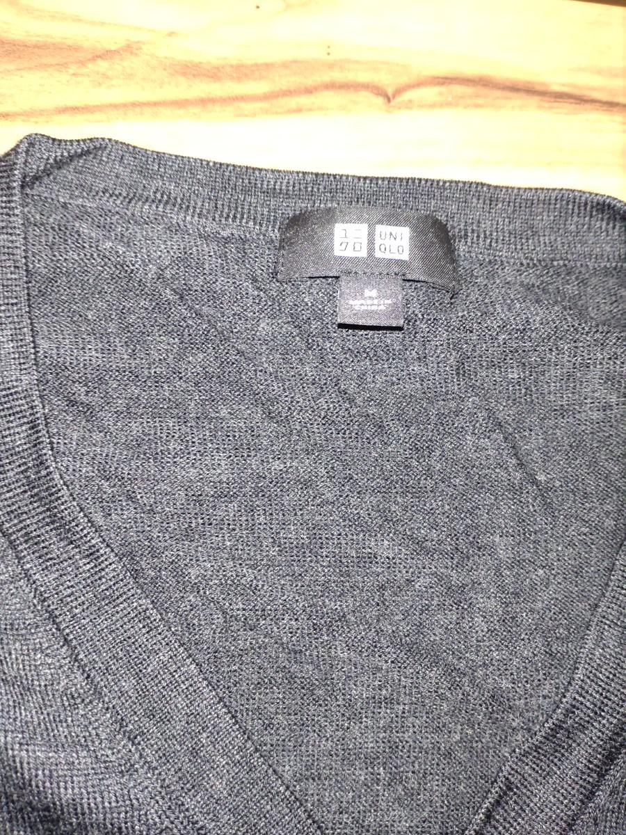 ユニクロ Vネックセーター セーター　2枚セット_画像2