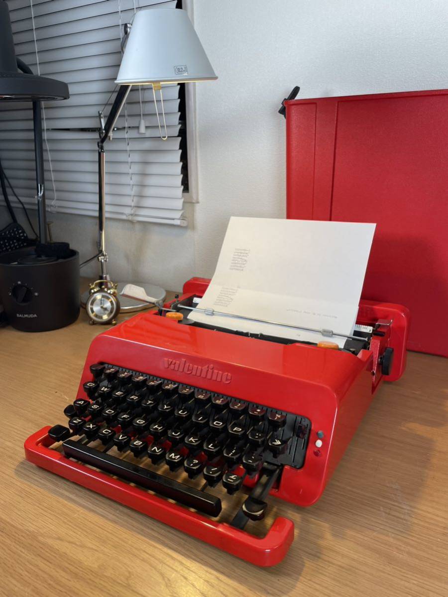 赤いバケツ♪olivetti タイプライター Valentine オリベッティ バレンタイン エットーレ・ソットサス MoMA ディスプレイ
