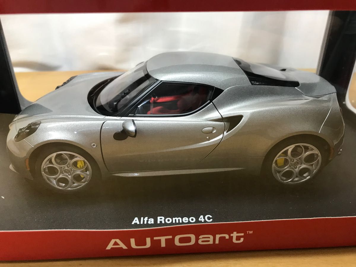 オートアート 1/18アルファロメオ 4Cメタリックグレー未展示保管品 AUTOart