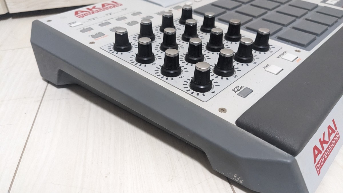 AKAI Akai MPC Professional RENAISSANCE сэмплер 