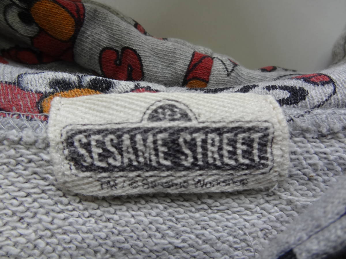 全国送料無料 セサミストリート SESAME STREET レディース 杢グレー色 総柄エルモプリントフルジップスウェットパーカー L