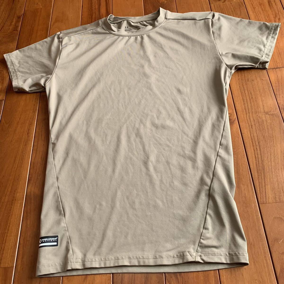 沖縄 米軍放出品 カーキ　アンダーシャツ　Tシャツ トレーニング　ランニング　LARGE (管理番号AB210)_画像1