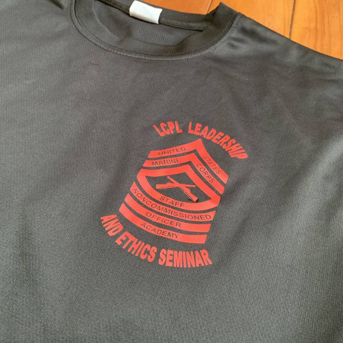 沖縄 米軍放出品 LCPL LEADERSHIP MARINES Tシャツ トレーニング ランニング BLACK MEDIUM (管理番号AB216)の画像2