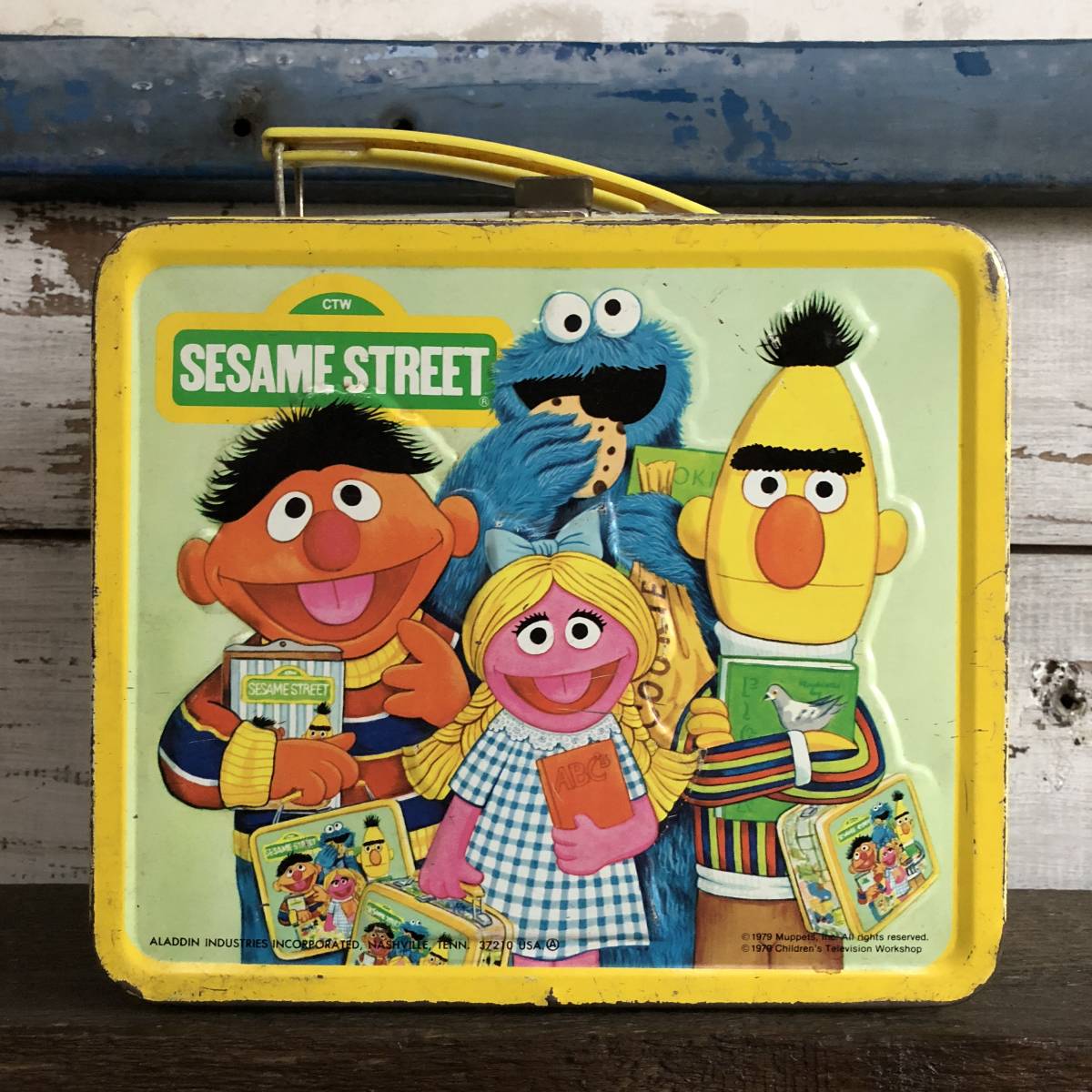  prompt decision 70s Sesame Street lunch box tin can Big Bird bar toa- knee Oscar Cookie Monster he Lee Monstar 