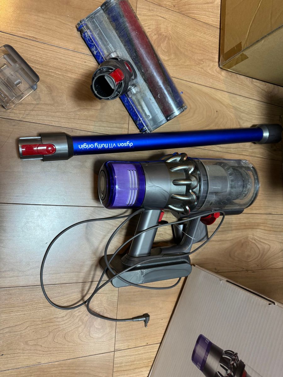 ジャンク品 Dyson V11 Fluffy Origin SV15FF（ニッケル/アイアン