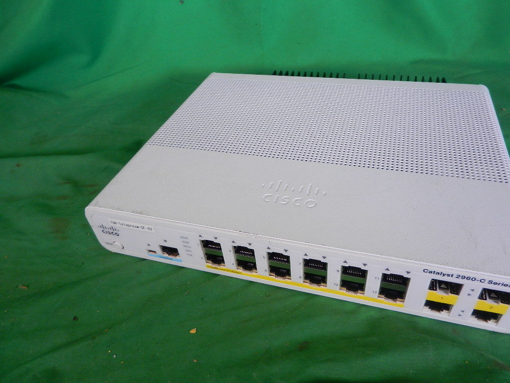 yh231030-006A8 CISCO CATALYST 2960-C SERIES PoE シスコ 中古品 通電確認済み 動作未確認 ジャンク扱い_画像3