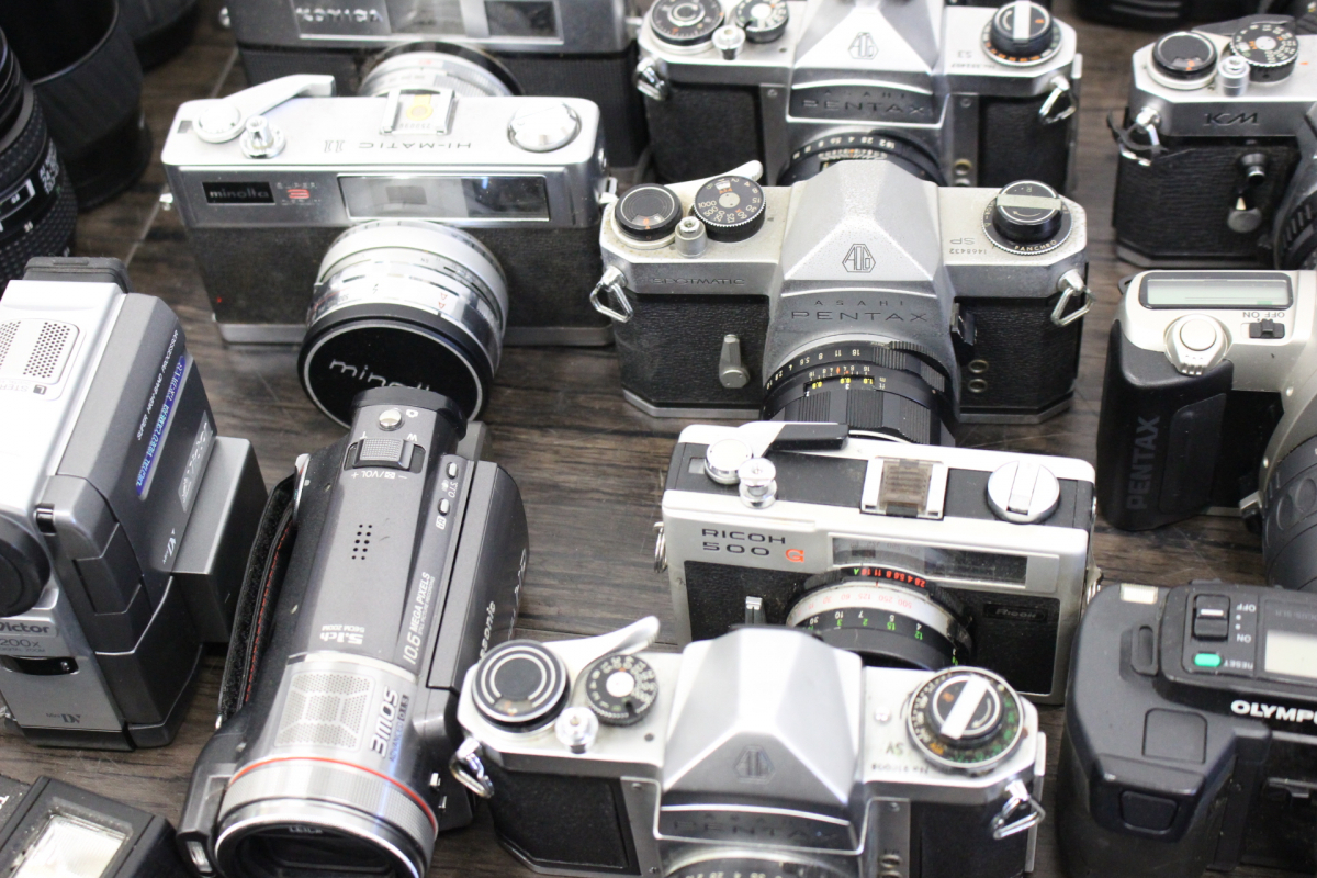 【行董】 カメラ 大量まとめ Nikon Canon OLYMPUS MINOLTA FUJI CASIO 一眼レフ フィルムカメラ デジカメ レンズ フラッシュ 等 AC000ABC65_画像3