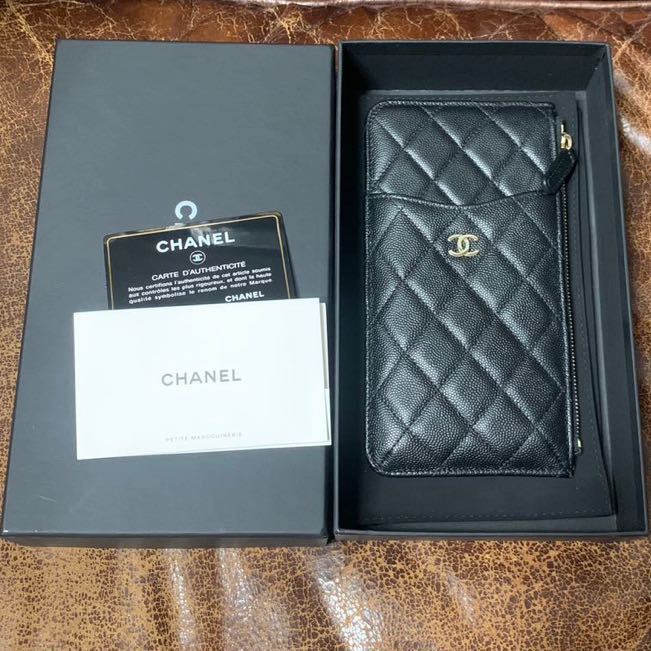 CHANEL キャビアスキン マトラッセ スマートフォンケース カード CHANEL キャビアスキン マトラッセ スマートフォンケース カード