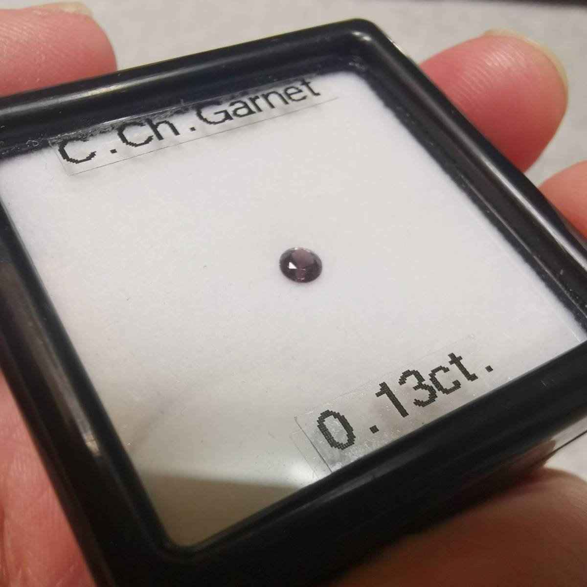 【1円スタート / 23時台終了】ベキリー産の光源でカラーが変わるC.Ch.ガーネット 0.13ct_画像9