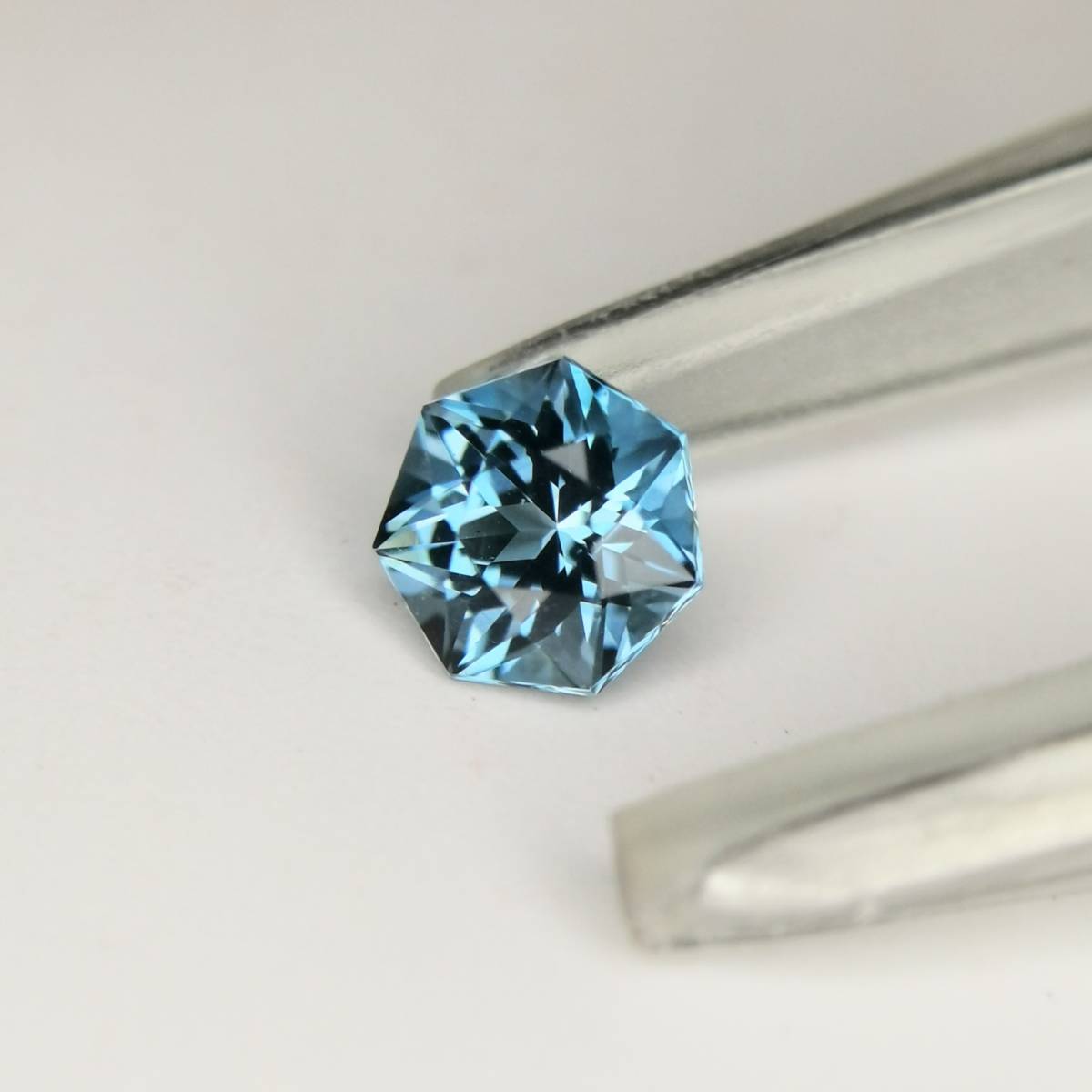 【1円スタート / 23時台終了】珍しい七角形のブルートパーズ 0.34ct_画像3