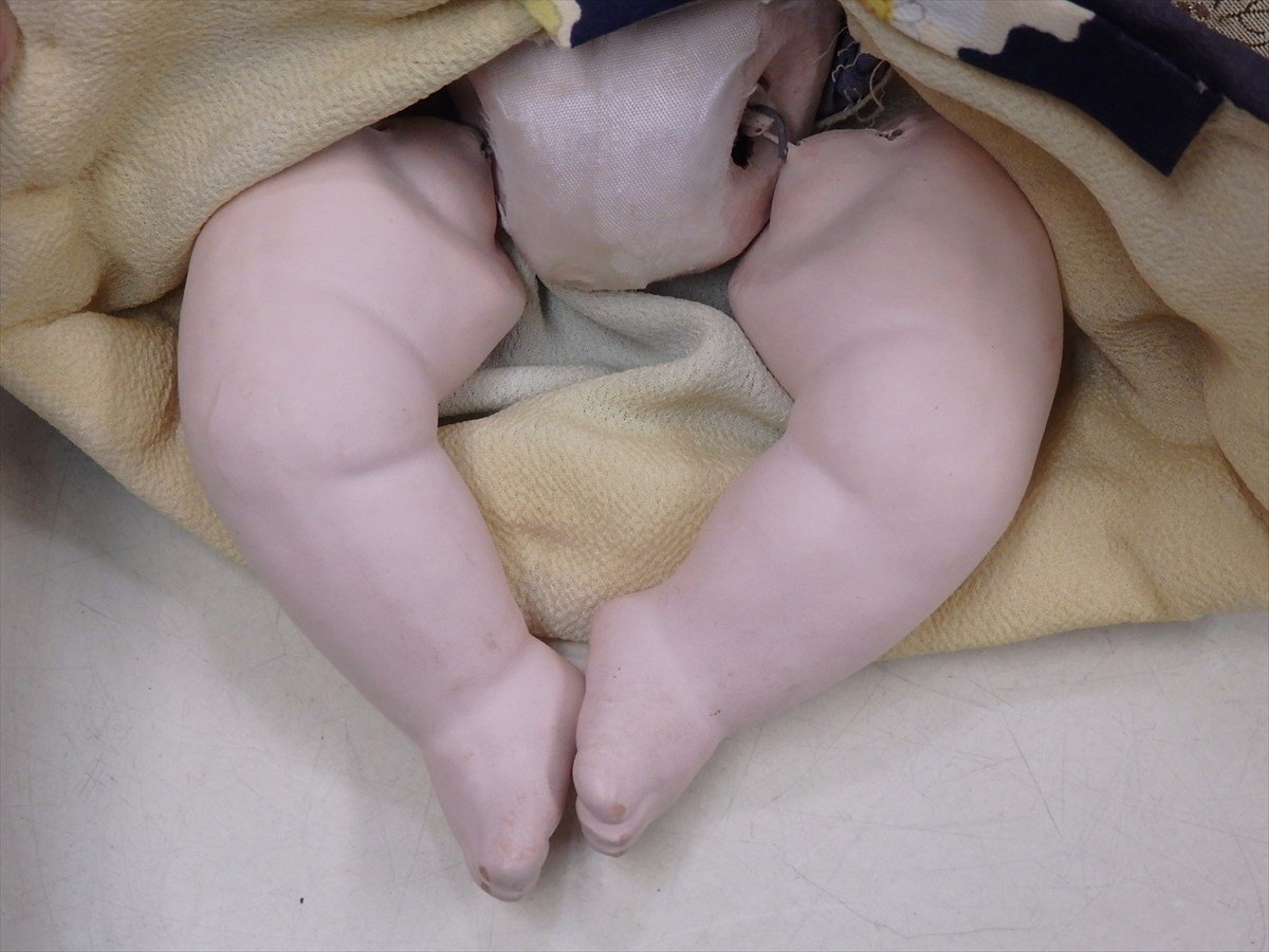 ★レトロ！日本人形　あどけない顔が可愛い！お座りもできないくらい手足、首がぐらぐらです。【赤ちゃん人形】身長35cm　_画像6