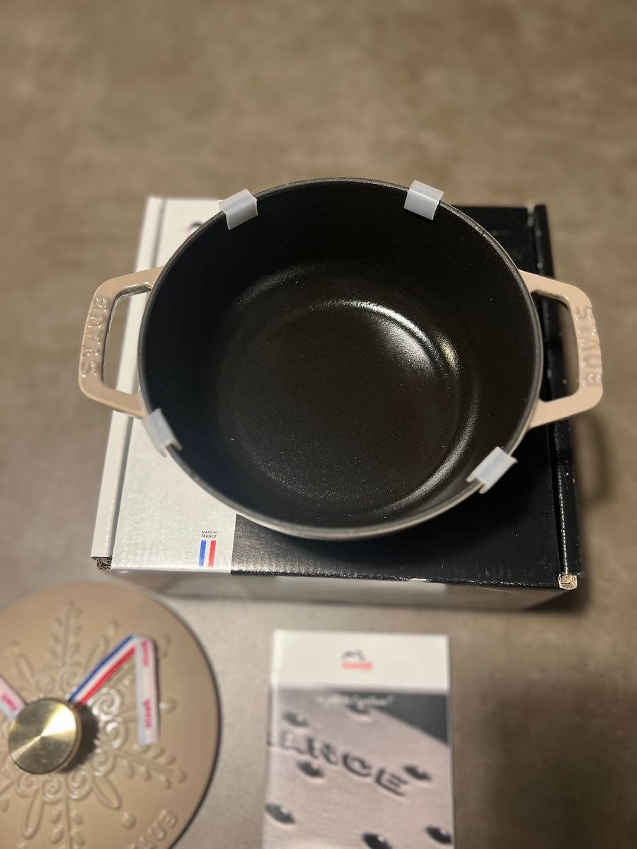 激レア　新品　staub　WA-NABE S スノーフレーク 16 CM リネン　 両手鍋 ココット