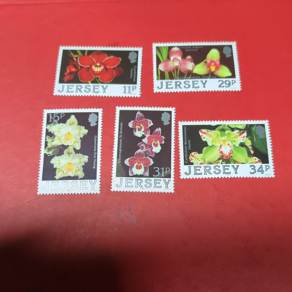 イギリス・ジャージ記念切手 「ラン」 未使用  1987年  4種揃 軽いシミありますの画像1
