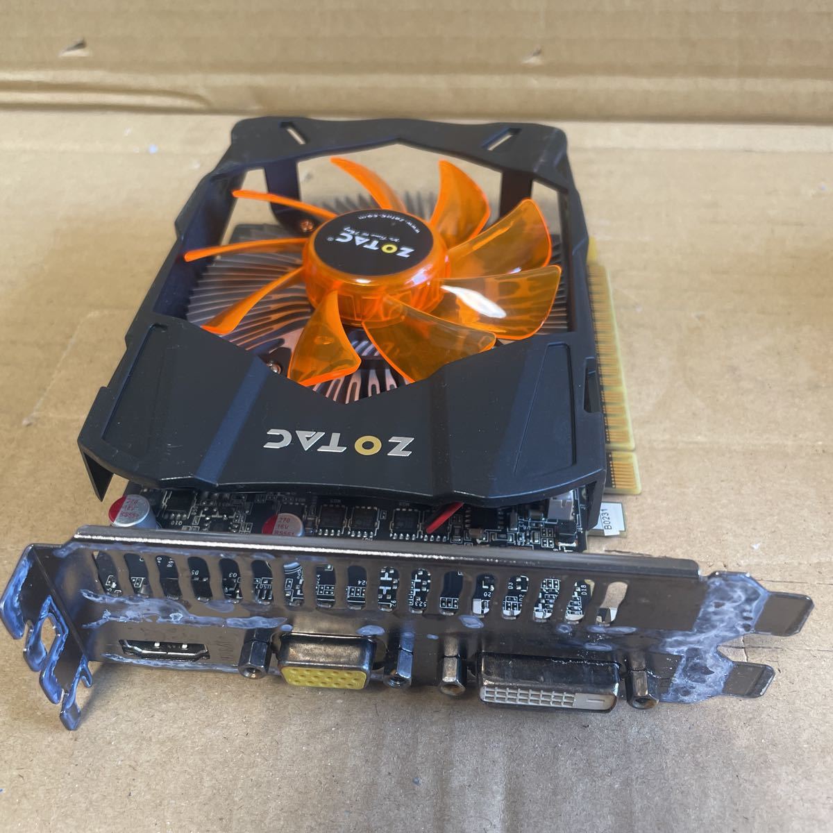 (E-11)中古　ZOTAC GT740 2GB 128BIt DDR5_画像2