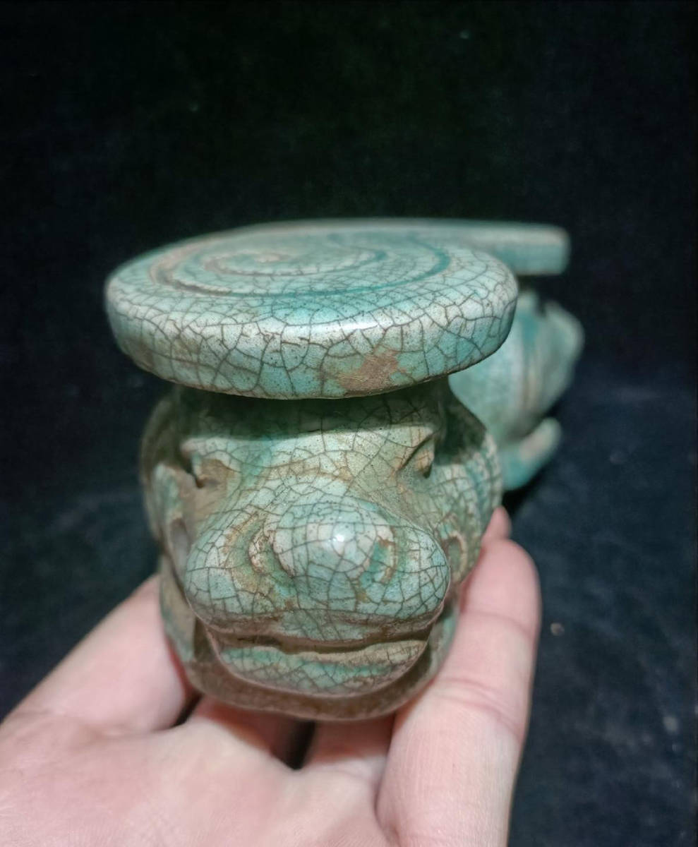 宋代 開片 古磁神獣形脈枕-
