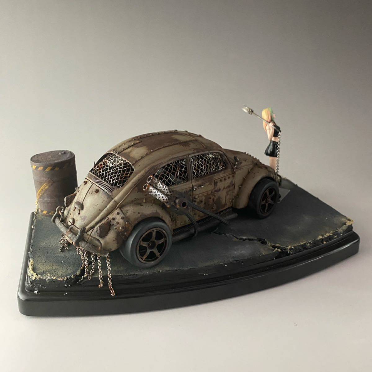  ジオラマ完成品 マッドマックス風 1/24 フォルクスワーゲンビートル フィギュア クリアケース付き 検（MADMAX タミヤ アオシマ ハセガワ）_画像7