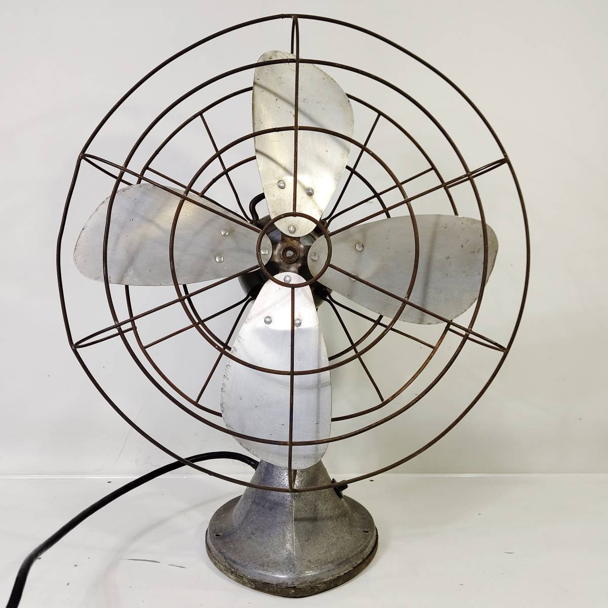 HUNTER DIVISION ROBBINS&MYERS,INC Hunter division Vintage electric fan iron made 4 sheets wings fan MADE IN USA period thing that time thing 