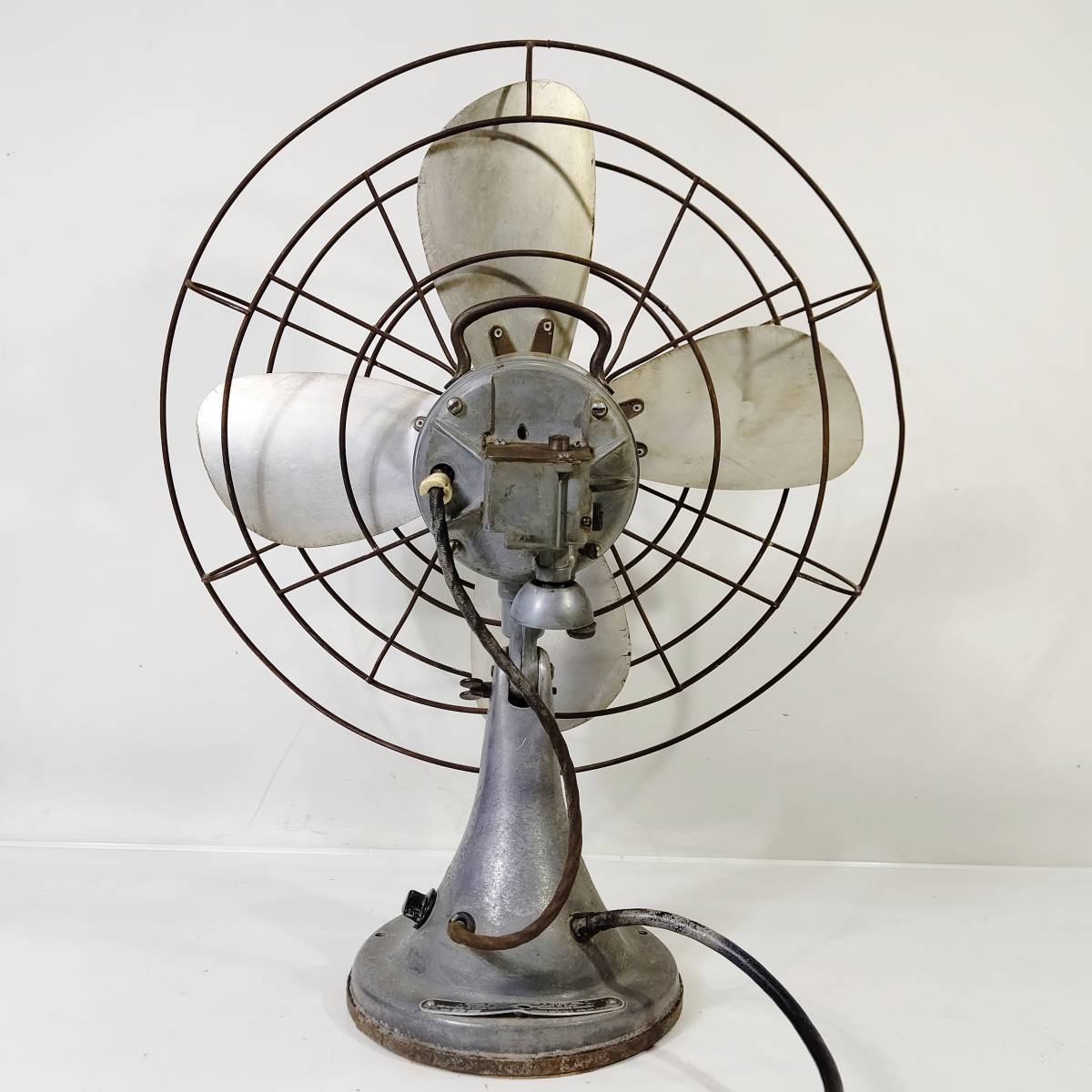 HUNTER DIVISION ROBBINS&MYERS,INC Hunter division Vintage electric fan iron made 4 sheets wings fan MADE IN USA period thing that time thing 