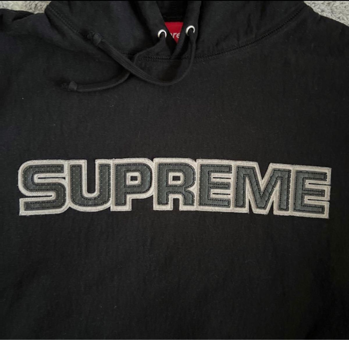 Supremeパーカー