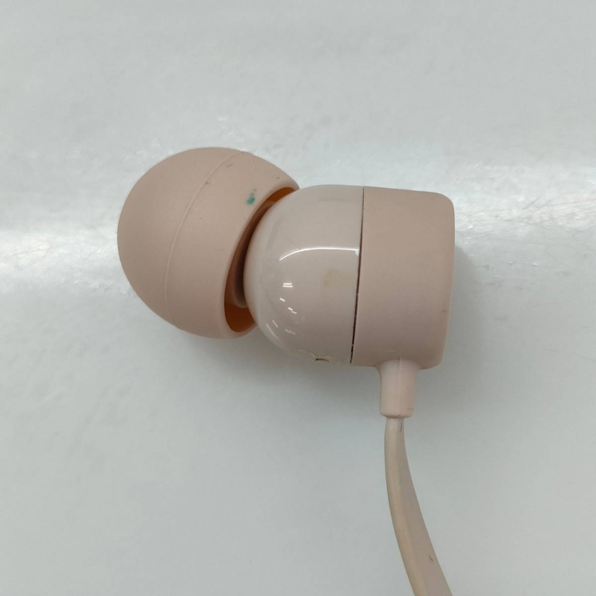 No.0358★1円～【イヤフォン】beats by dr.dre urBeats3 イヤフォン(Lightningコネクタ) Matte Gold 2017年製 ビーツ 中古品_画像4