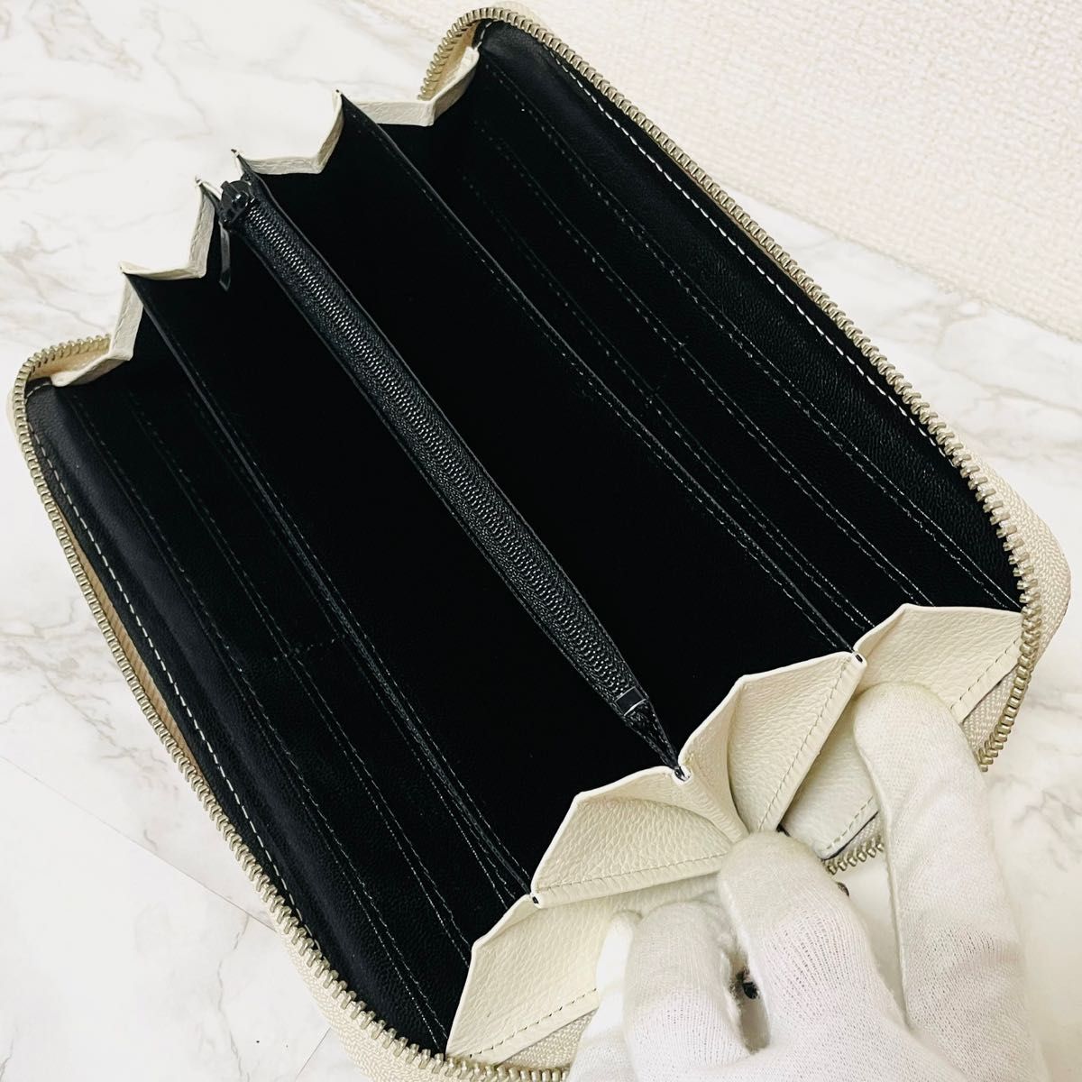 未使用品】クロコダイル ワニ革 ラウンドファスナー 長財布 バニラ
