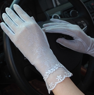 レディース UVカット日焼止め　レース花飾り手袋（F05A)グレー、ピンク　２点セット