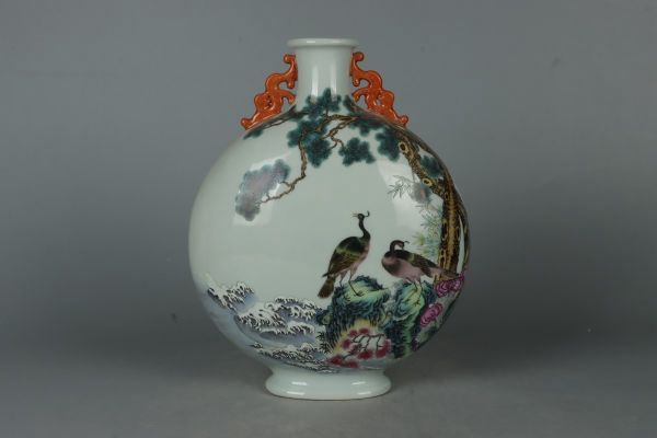 世界の 古びた蔵『清 乾隆年製 陶磁器 粉彩花鳥松鶴延年紋 双耳抱月瓶