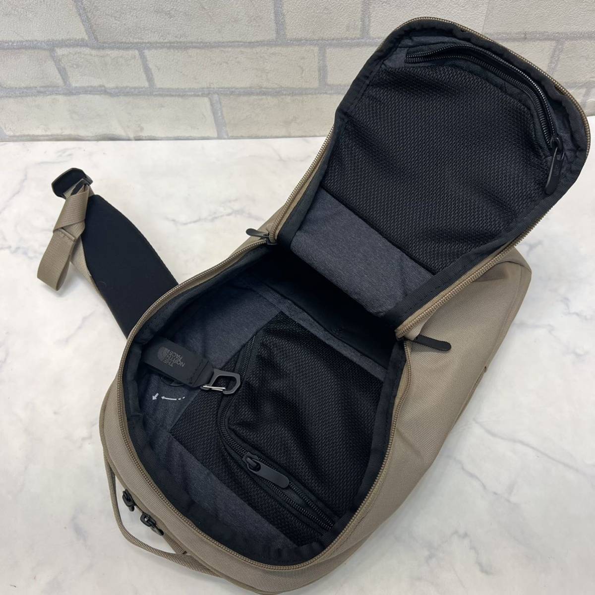 低価格 NORTH THE ノースフェイス 新品未使用 FACE ベージュ