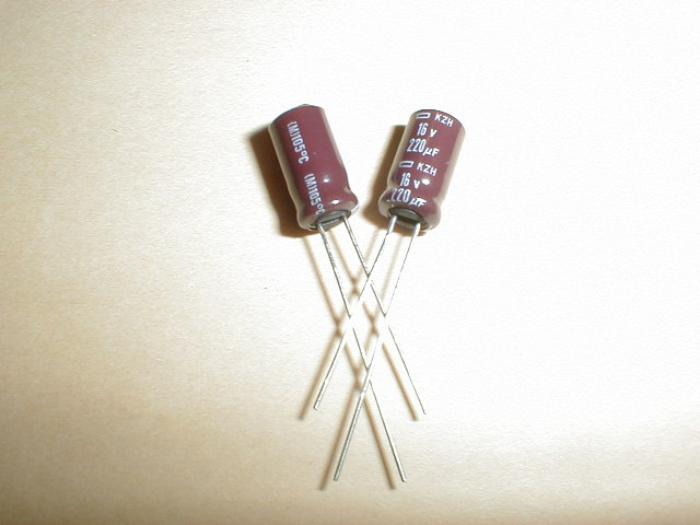 日本ケミコン　高性能・電解コンデンサー　16V　220μF　6個_直径６．３×高１１ｍｍ