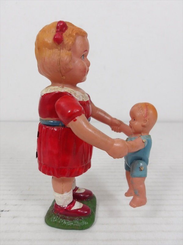 [珍品]増田屋 赤ちゃんと女の子 セルロイド ゼンマイ式 1960年代 当時物 たかいたかい 人形 ビンテージ 雑貨_画像3