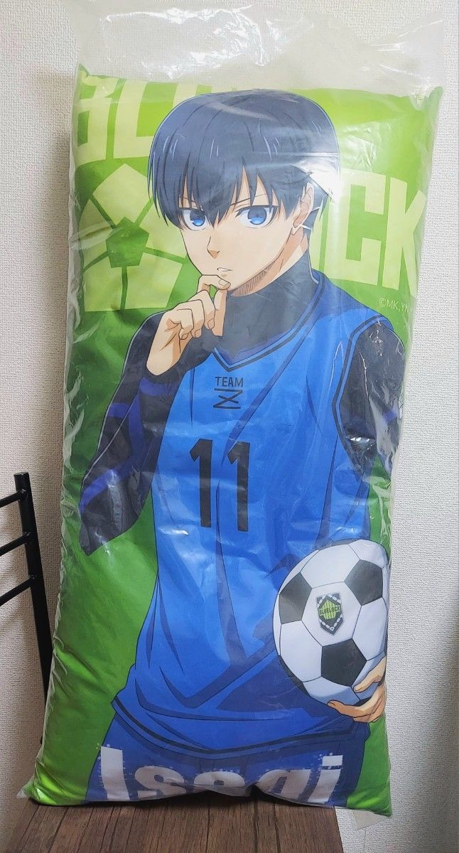 ブルーロック潔世一 カバー付きハーフ抱き枕 クッション 推し活