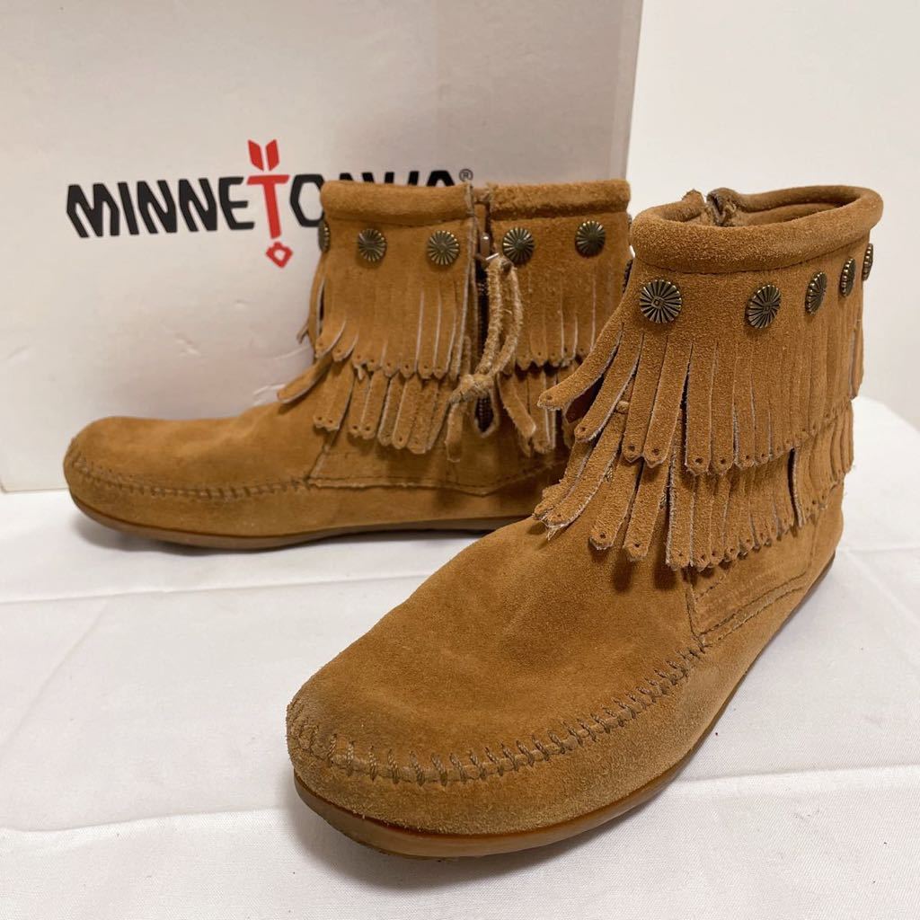 和53★ 箱付き MINNETONKA ミネトンカ ショートブーツ フリンジブーツ スエードレザー サイドジップ 7 約24 レディース ベージュ_画像1