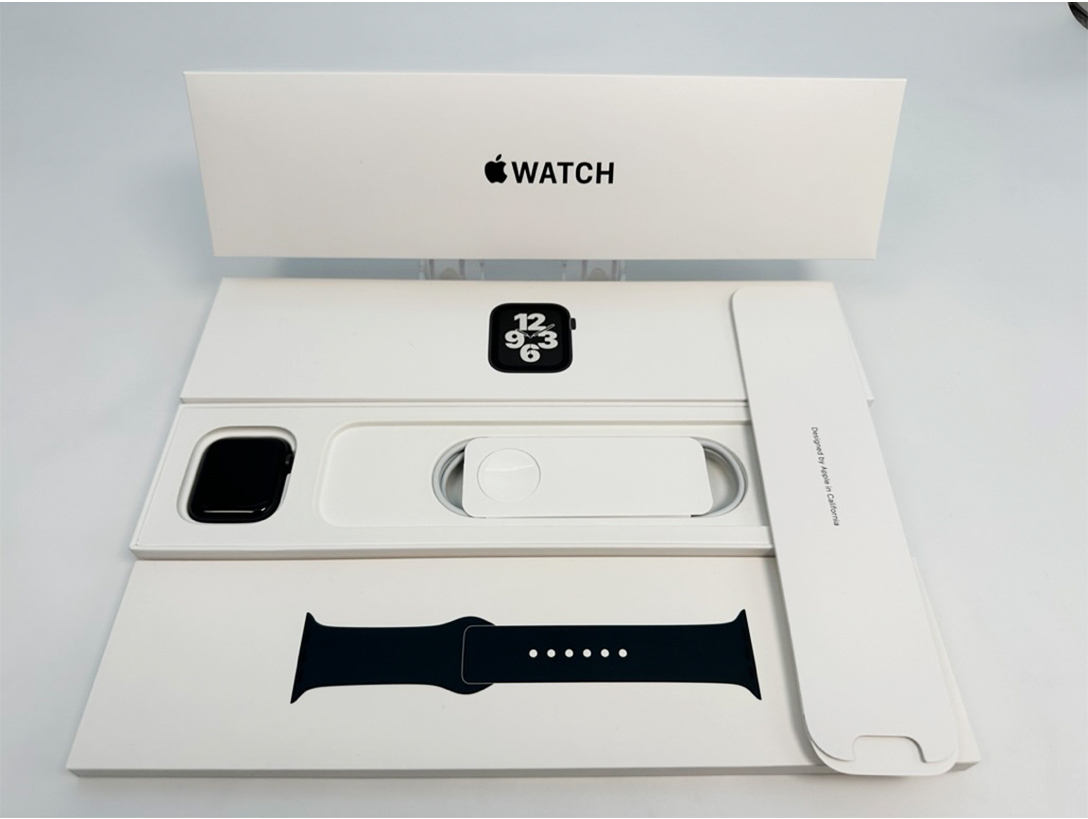 満点の Watch 【バッテリー91%】Apple SE 第１世代 MKQ13J/A GPSモデル
