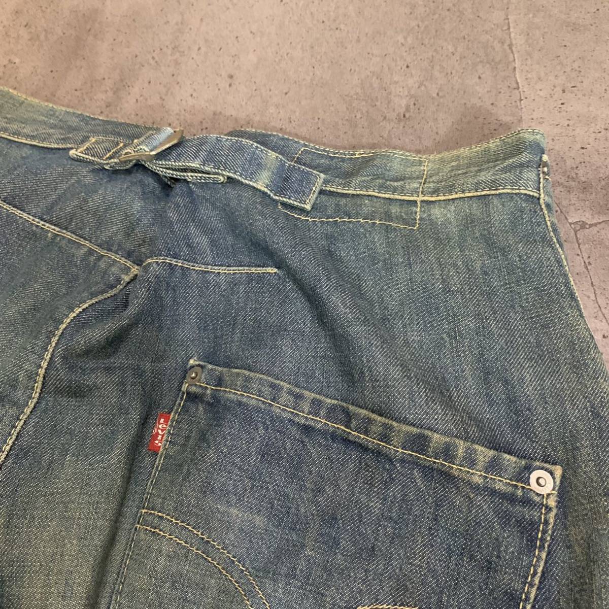 T ▼ 大きいサイズ 'ベルトストラップ' LEVI’S リーバイス 252 ボタンフライ ロゴパッチ デニム / ジーンズ size:32×34 メンズ ボトムス_画像7