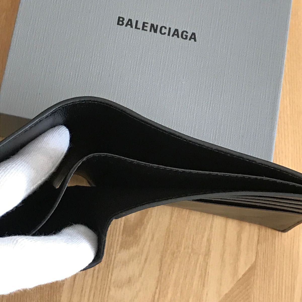 新品同様 極美品 BALENCIAGA バレンシアガ 二つ折り財布 札入れ 新品同様 極美品 BALENCIAGA バレンシアガ 二つ折り財布 札入れ