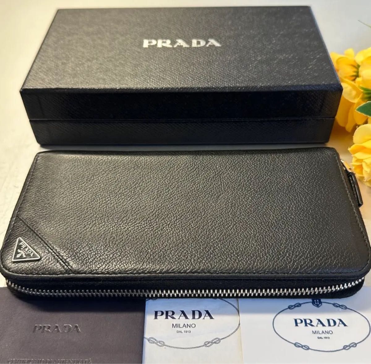 プラダ PRADA 財布 長財布 ロゴ金具 ラウンドファスナー｜Yahoo!フリマ