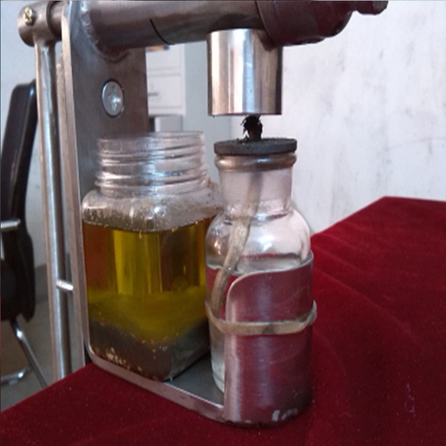 手動搾油機 卓上小型オイルプレスマシン 油抽出機_画像4