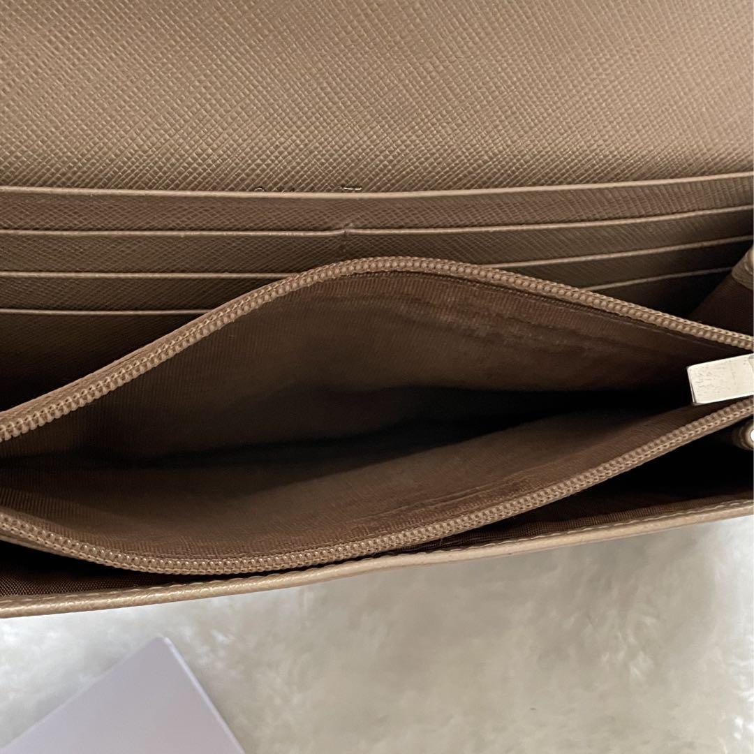 【美品】812 Ferragamo サルバトーレフェラガモ 2つ折り長財布