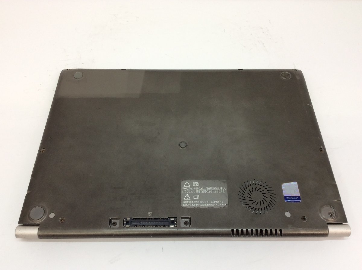 ジャンク/ TOSHIBA dynabook R63/D PR63DEAA547AD11 Intel Core i5-6200U メモリ8.19GB SSD128.03GB 【G14684】_底面にシール跡、塗装はがれがあります