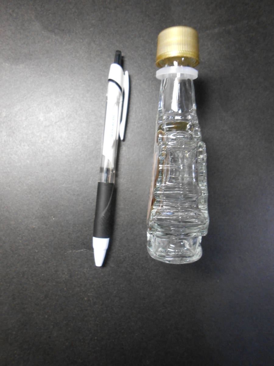 メイプルシロップのすてきな小ガラス瓶　カナダで購入　高さ約11.5cm幅2.5cm 120g_画像3