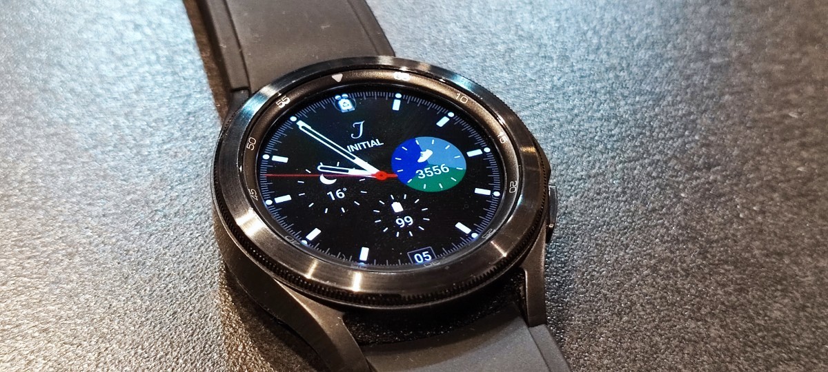 リアル Galaxy watch4 classic 42mm スマートウォッチ 美品 スマート