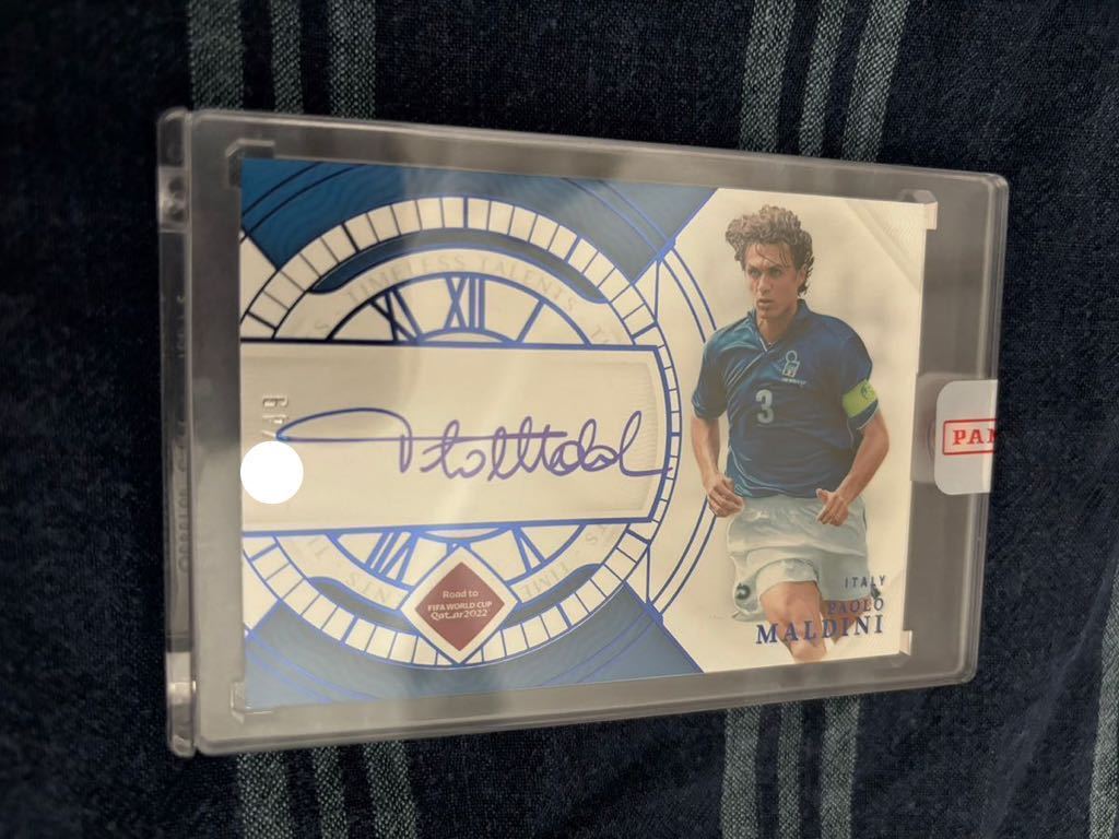 On card auto Panini National treasure 2022 Qatar Paolo Maldini Italy timeless talent /49 マルディーニ サイン 49枚限定 ミラン_画像2