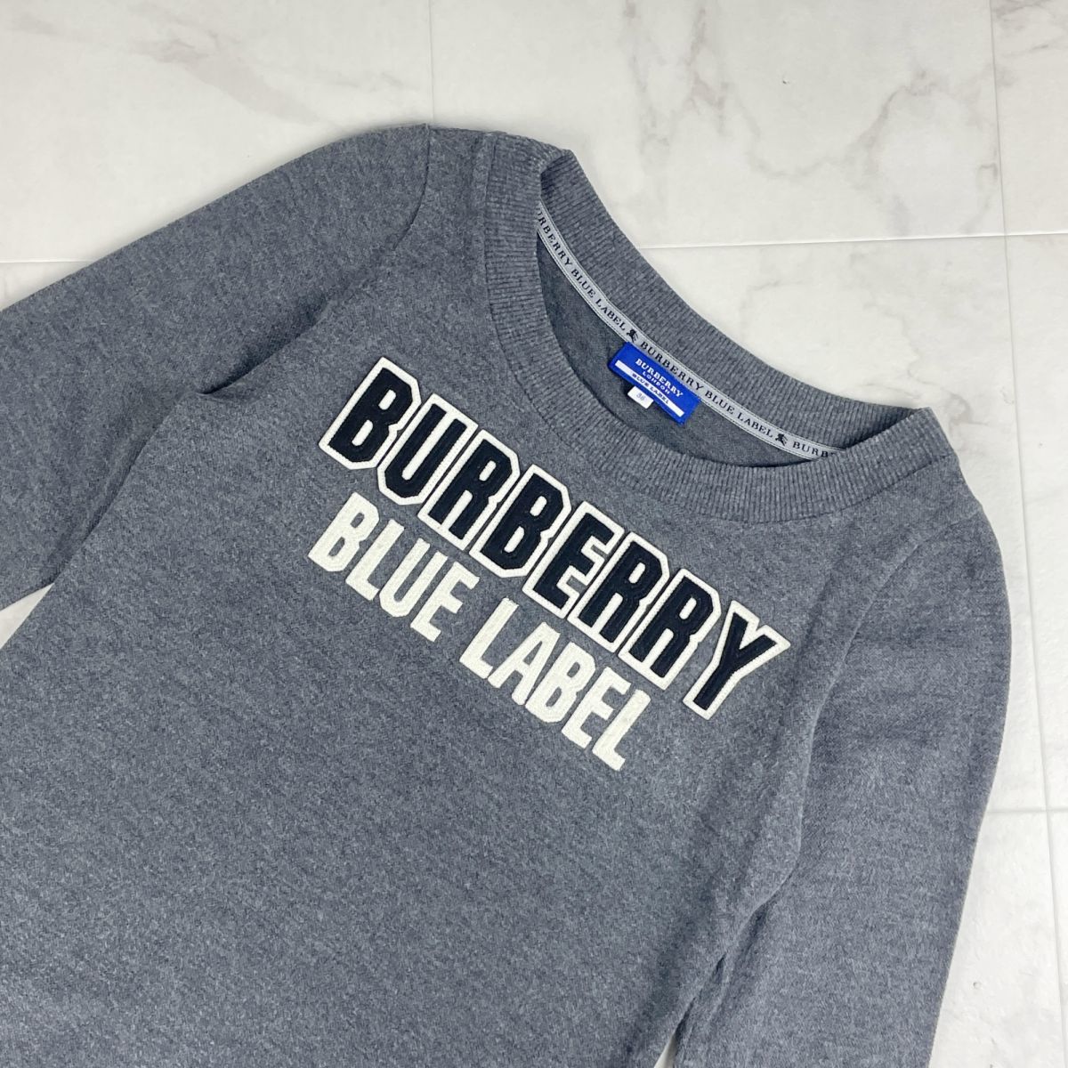 美品 BURBERRY BLUE LABEL バーバリー ブルーレーベル 文字ワッペン 長袖カットソー トップス レディース グレー サイズ38*JC524_画像2