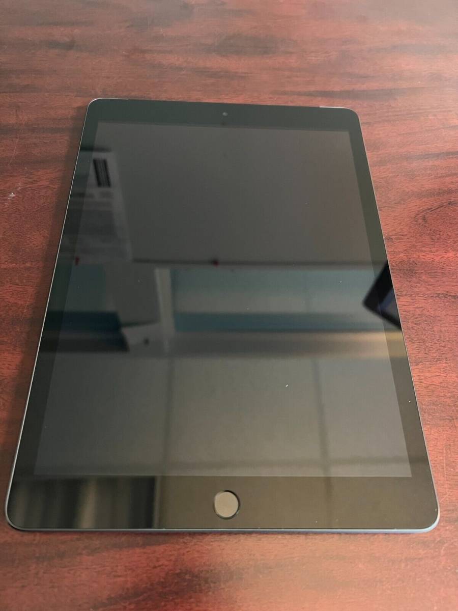 9th Generation *BRAND NEW IPAD* 64 GB Wifi + Cellular Capabilities 10.2 Displa 海外 即決代行