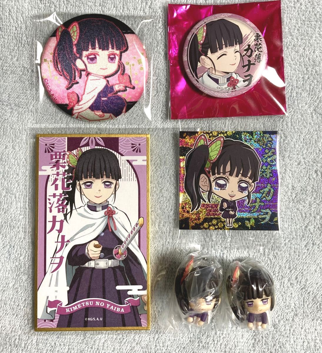 鬼滅の刃 栗花落カナヲ 缶バッジ 2個 絵札色紙コレクション 鬼滅の刃 栗花落カナヲ 缶バッジ 2個 絵札色紙コレクション