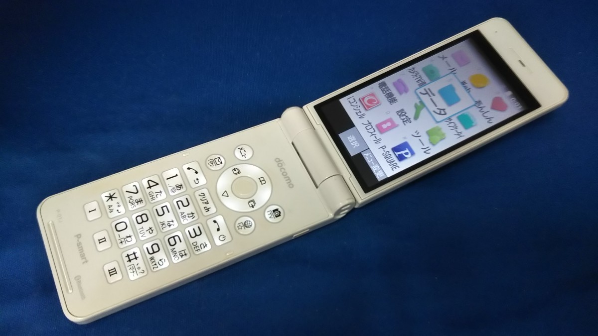 上質で快適 Panasonic P-01J P-smart SIMフリー docomo DG4717 4G