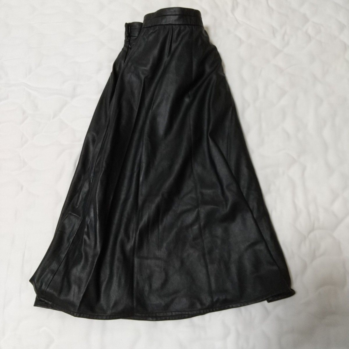 any sis　エニィスィス！！フェイクレザーフレアスカート　黒　スカート！！完売商品！！
