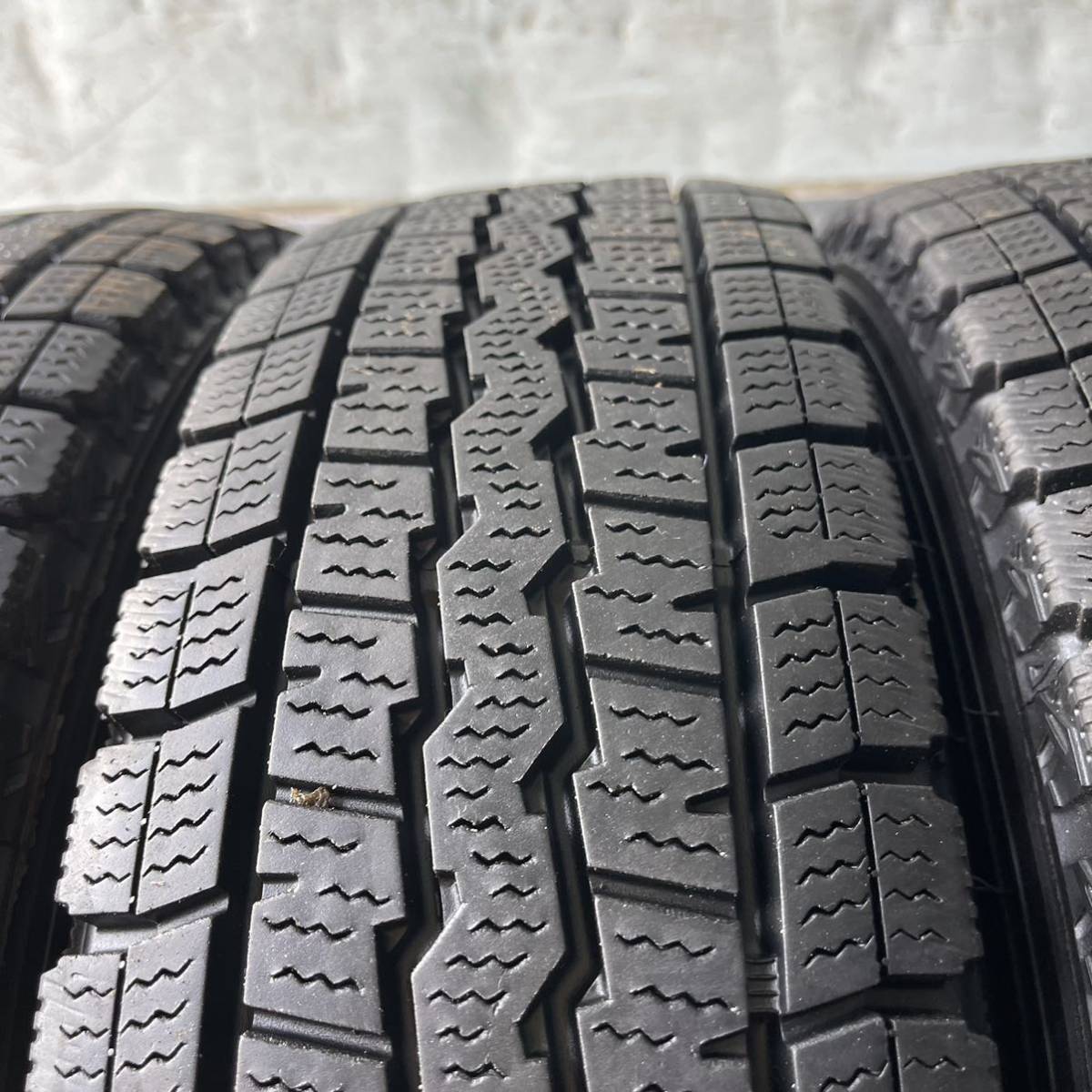 バリ山　DUNLOP ダンロップ　SV01 145/80R12 80/78N LT スタッドレス　タイヤ　2017年製　12インチ_画像3