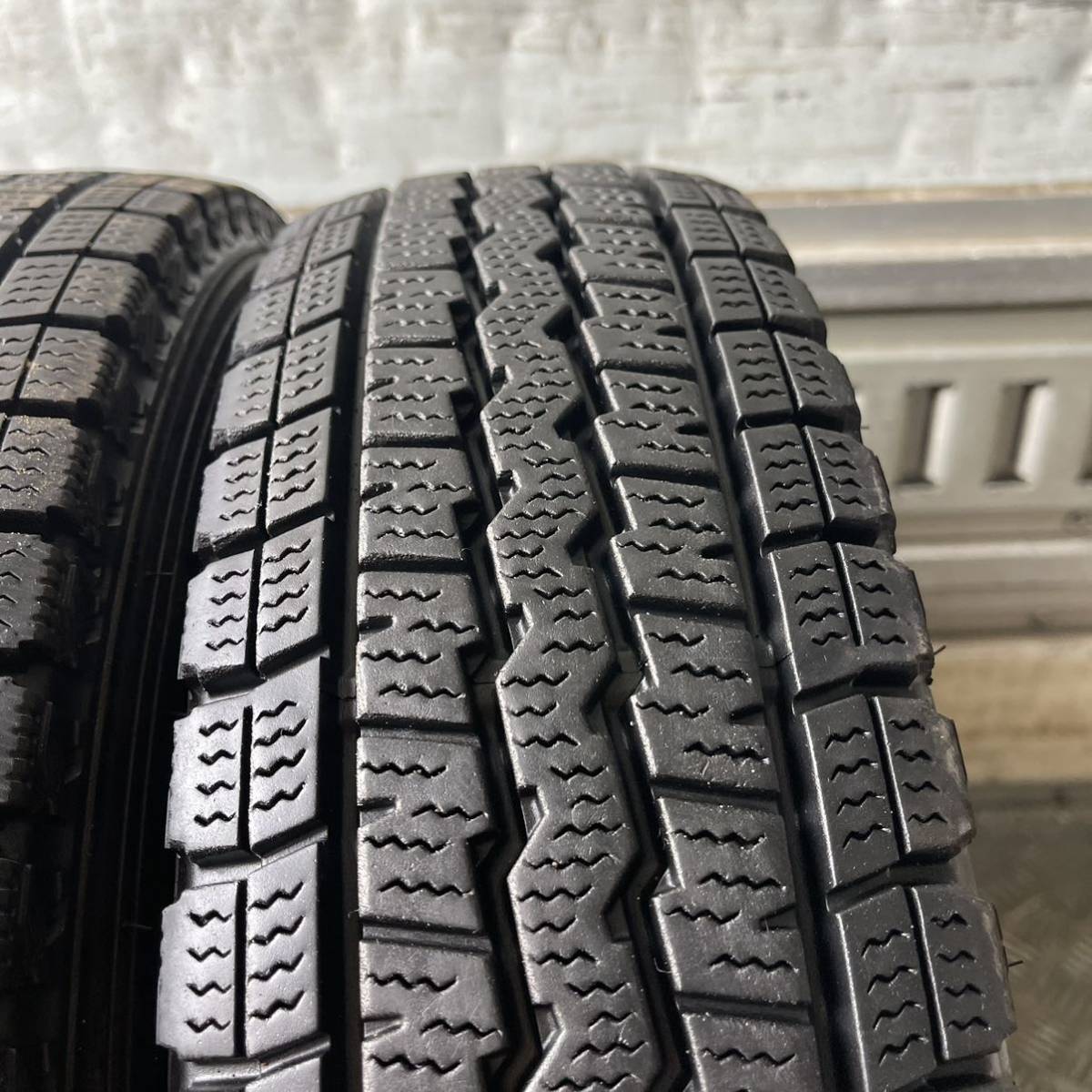 バリ山　DUNLOP ダンロップ　SV01 145/80R12 80/78N LT スタッドレス　タイヤ　2017年製　12インチ_画像5